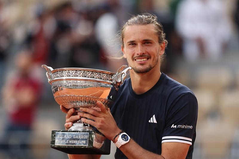 El que abandona no tiene premio: Zverev, campeón de Roland Garros